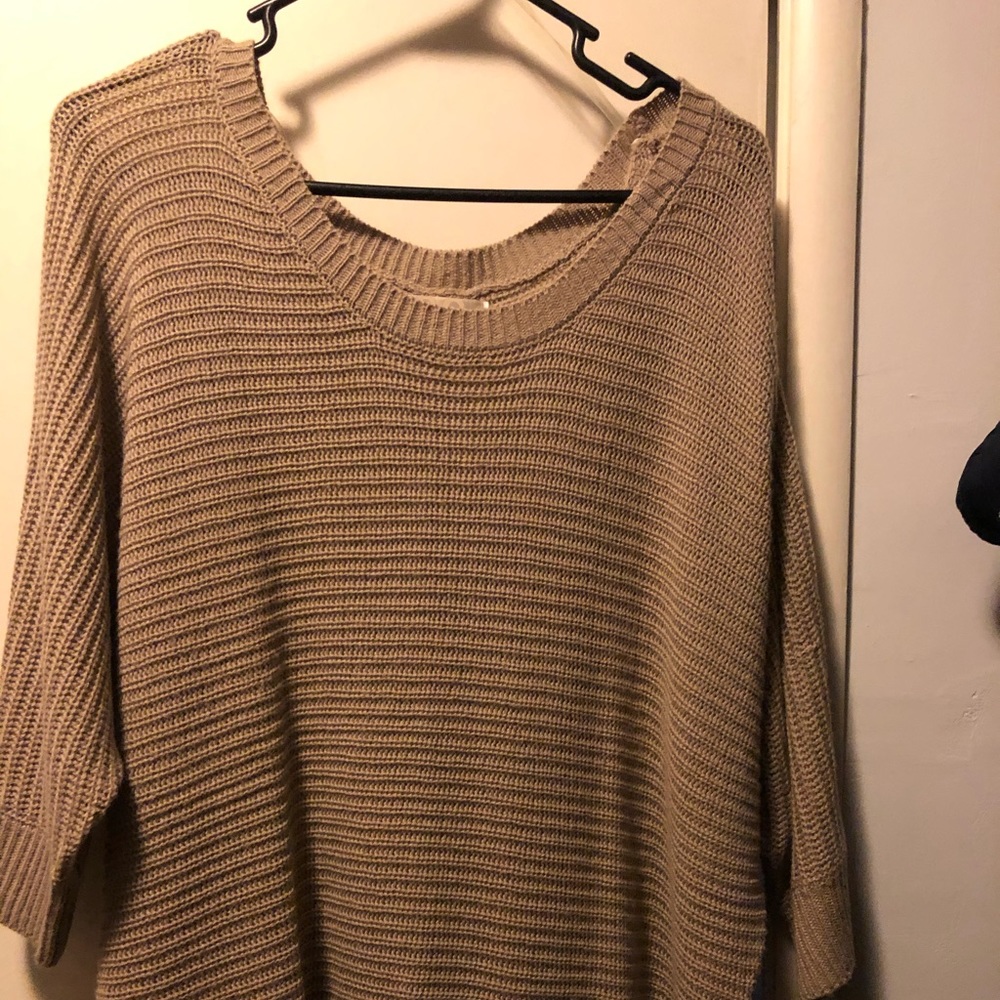 1X 3/4 sleeve tan blouse,stitched. Tear on sleeve.